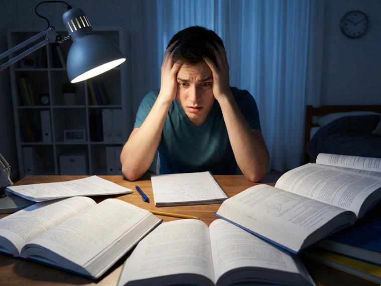Sınav Kaygısı Nedir? Çocuğunuzun Başarısını Engelleyen Görünmez Baskı