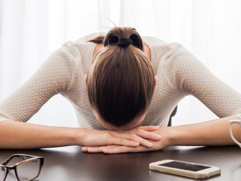 Depresyon Belirtileri ve Tükenmişlik Sendromu Nedir? Sürekli Yorgunluk Normal mi?